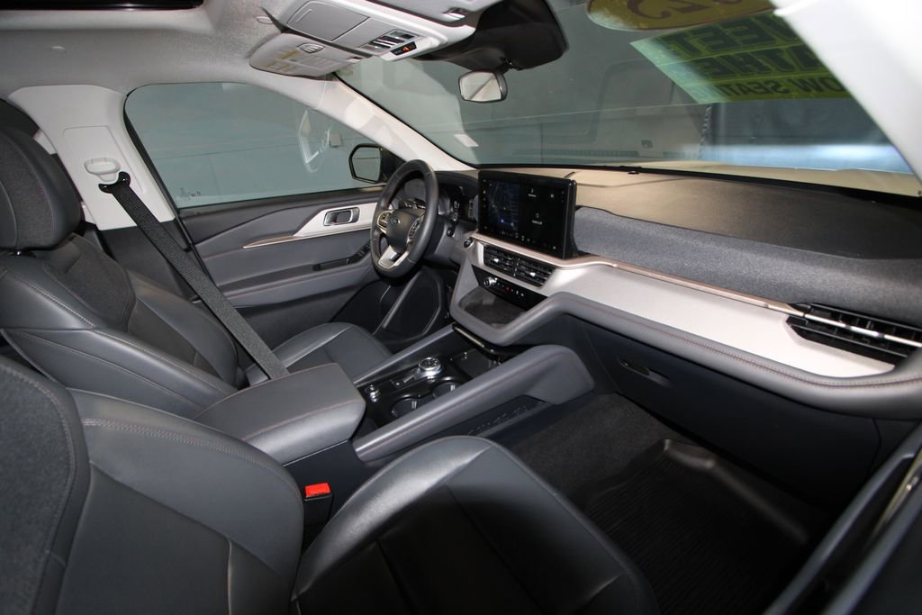Used 2025 Ford Explorer Active w/ Active Comfort Package image 21