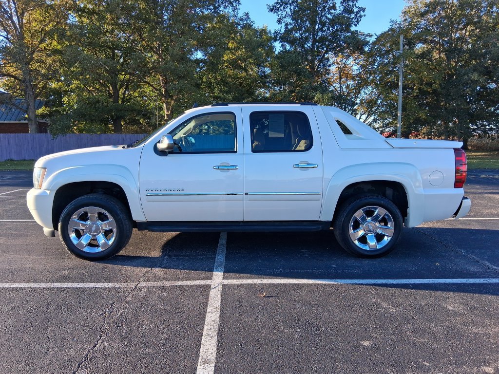 Used 2012 Chevrolet Avalanche LTZ AWD/4WD image 5