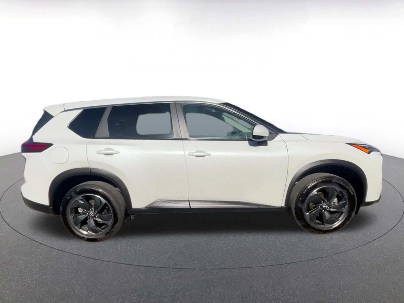 Used 2025 Nissan Rogue SV FWD image 16