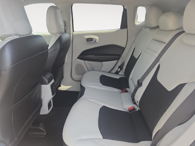 Used 2018 Jeep Compass Latitude w/ Popular Equipment Group FWD image 14