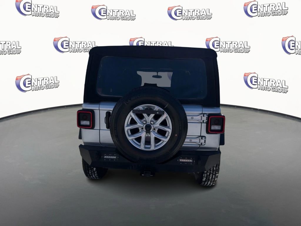 Used 2023 Jeep Wrangler Sport S image 6
