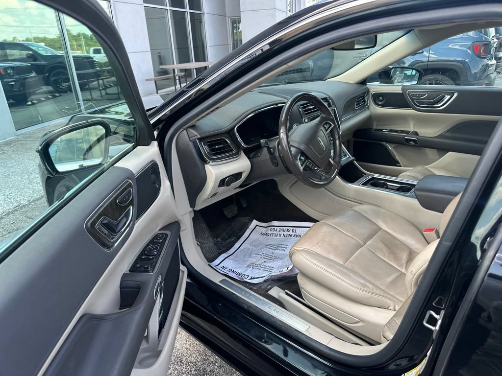 Used 2017 Lincoln Continental Select AWD/4WD image 5