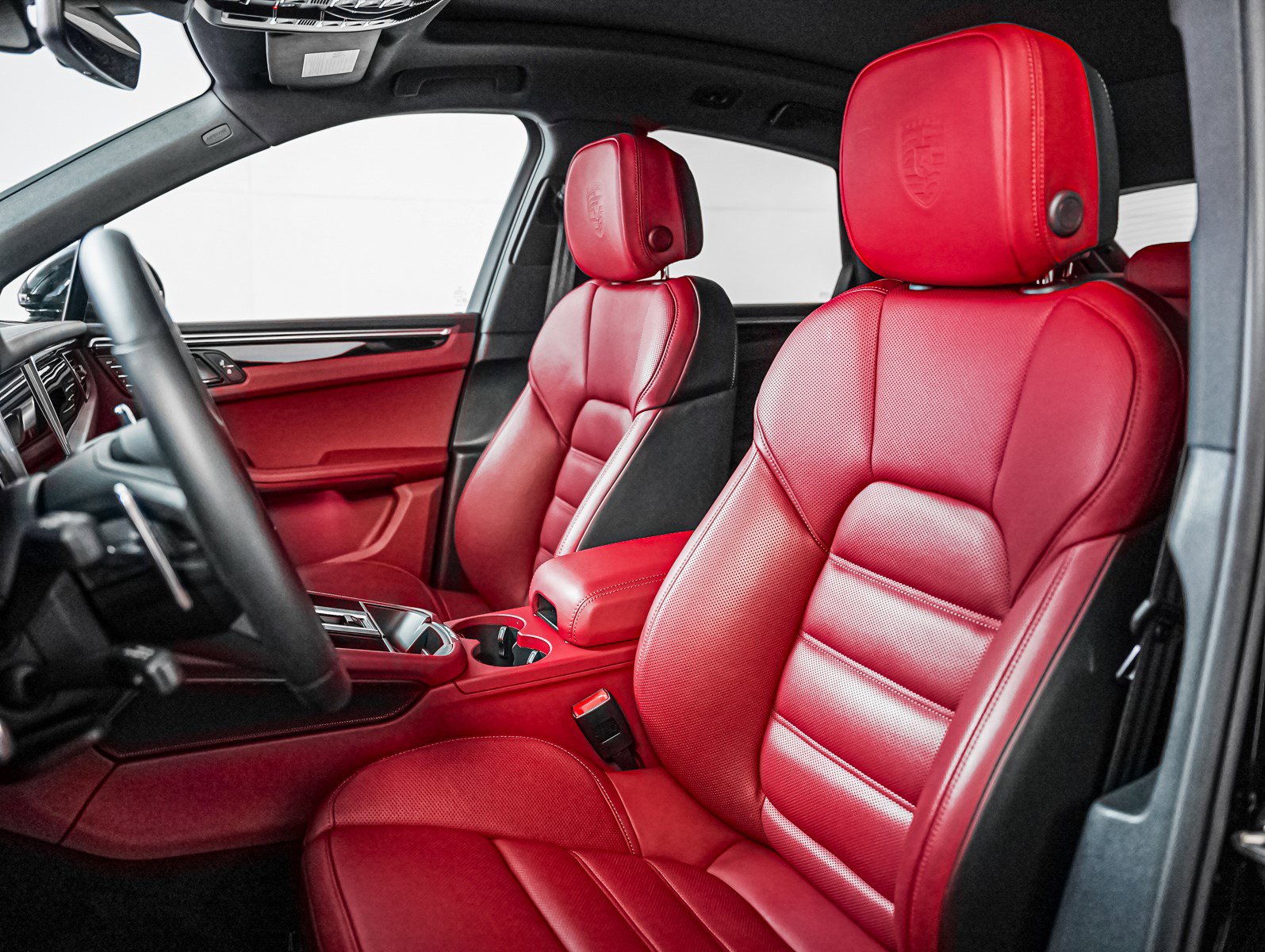 Used 2025 Porsche Macan S image 5