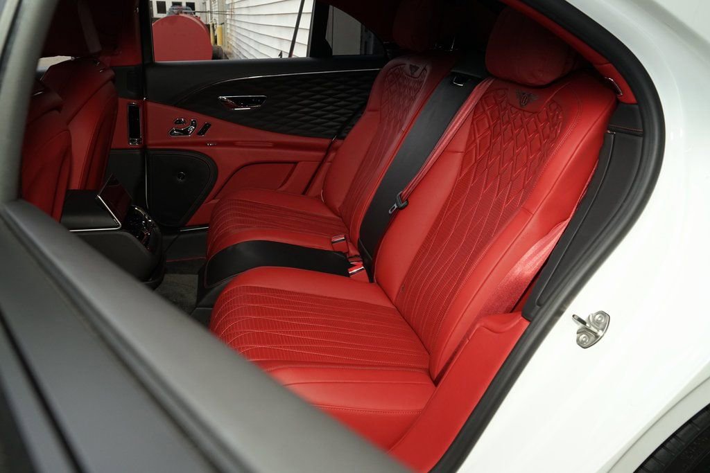 Used 2021 Bentley Flying Spur V8 image 26