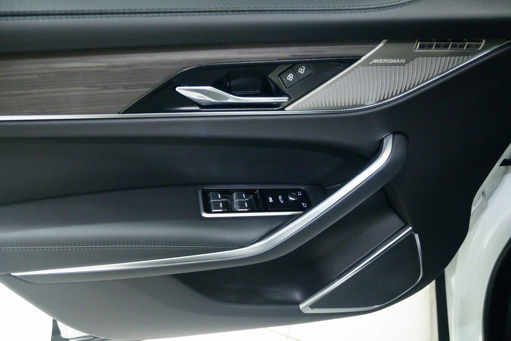 Used 2023 Jaguar F-PACE S image 21