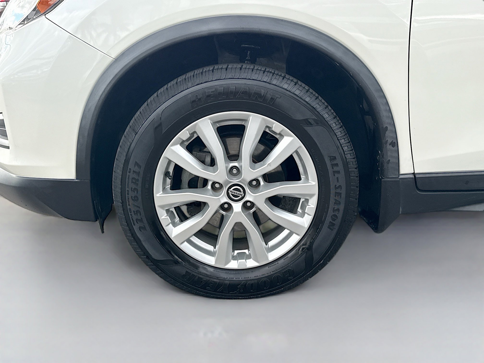 Used 2020 Nissan Rogue SV image 40