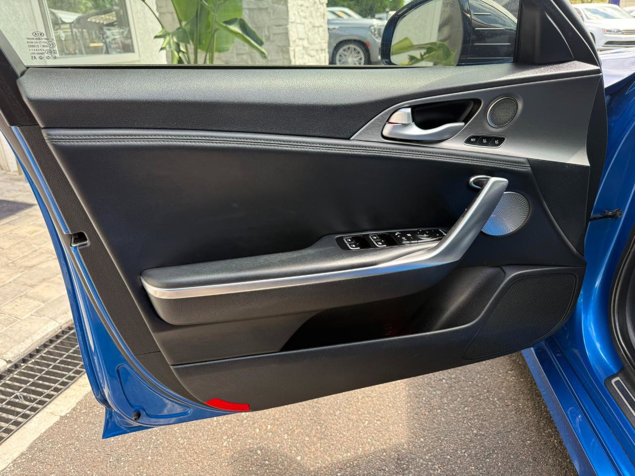 Used 2018 Kia Stinger GT1 AWD/4WD image 23