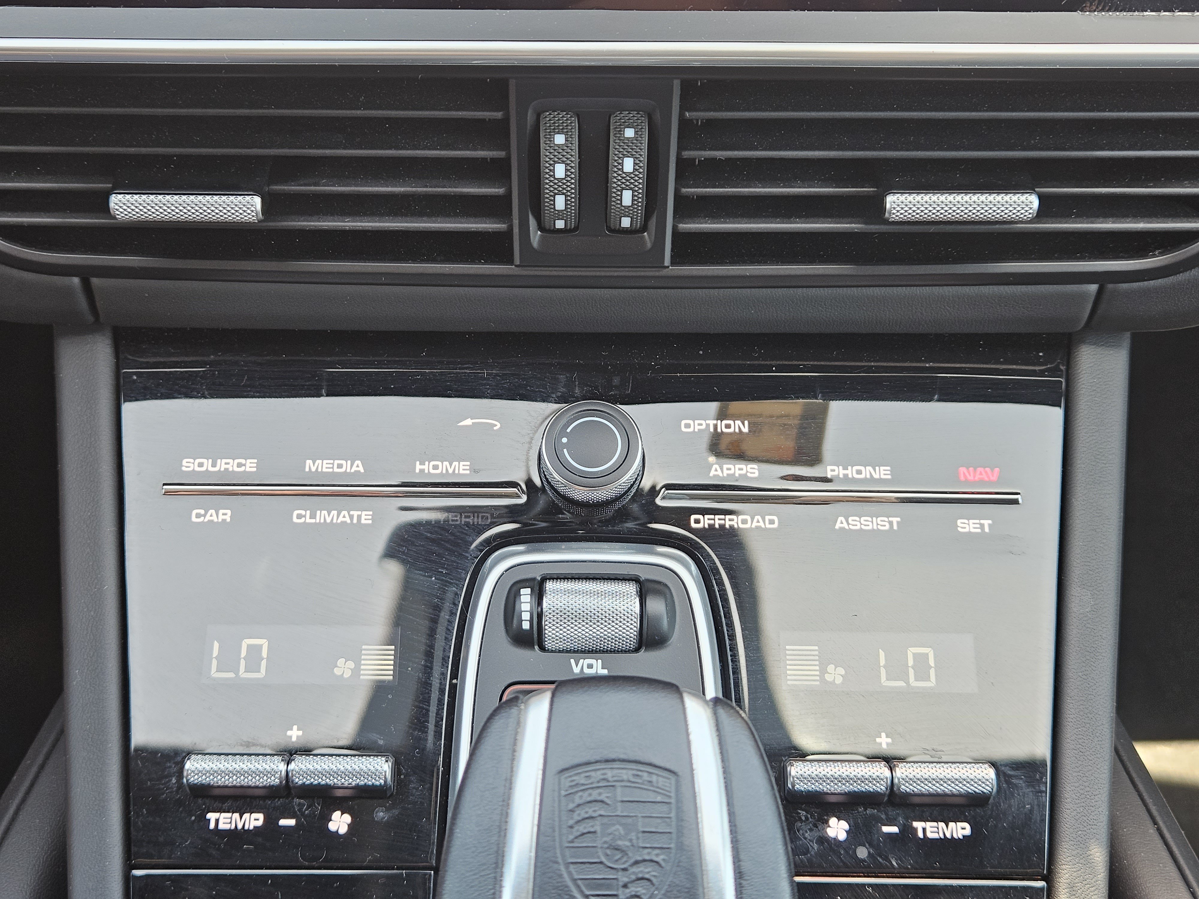 Certified 2023 Porsche Cayenne Turbo S AWD/4WD image 19