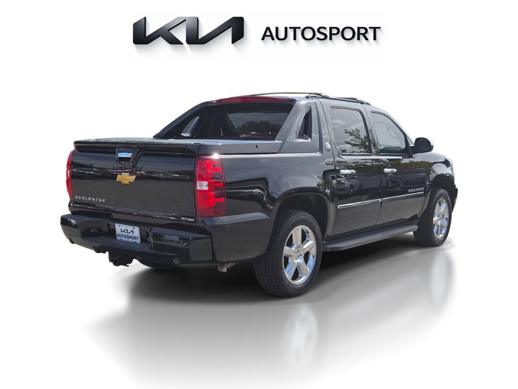 Used 2013 Chevrolet Avalanche LTZ image 8