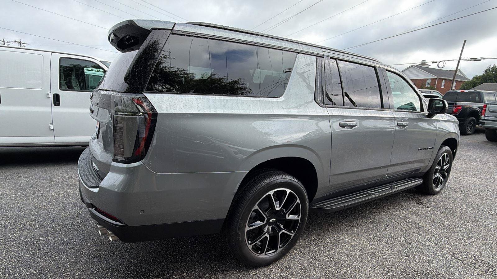 New 2026 Chevrolet Suburban RST w/ Comfort Package AWD/4WD image 9