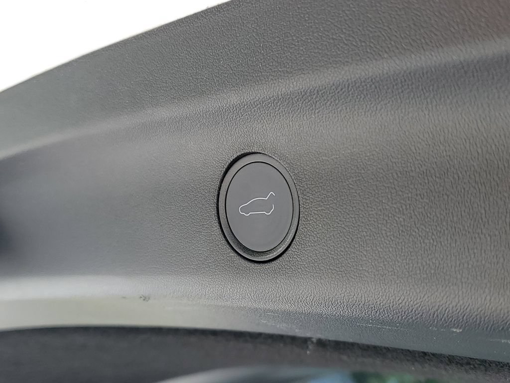 Used 2022 Tesla Model Y Long Range AWD/4WD image 10