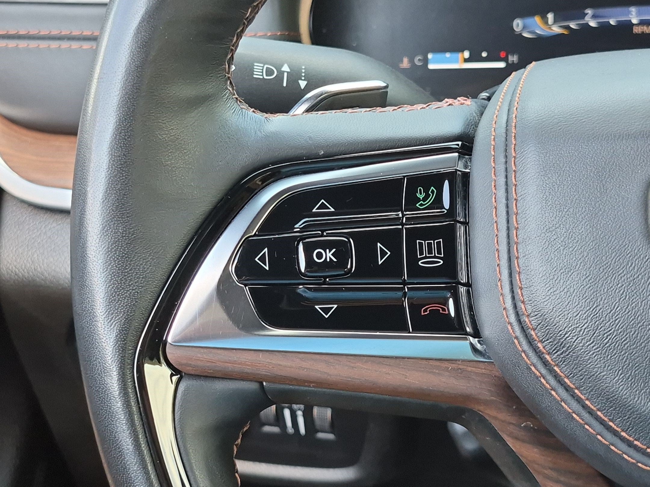 Used 2022 Jeep Grand Cherokee L Summit w/ Luxury Tech Group V AWD/4WD image 19