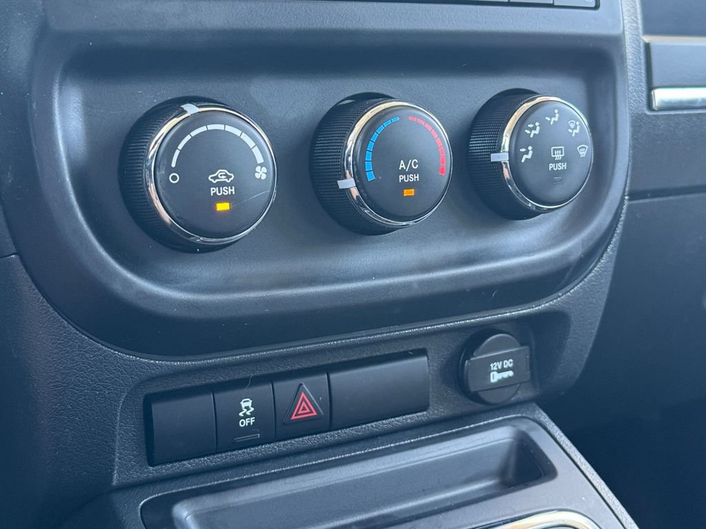 Used 2014 Jeep Patriot Sport FWD image 16