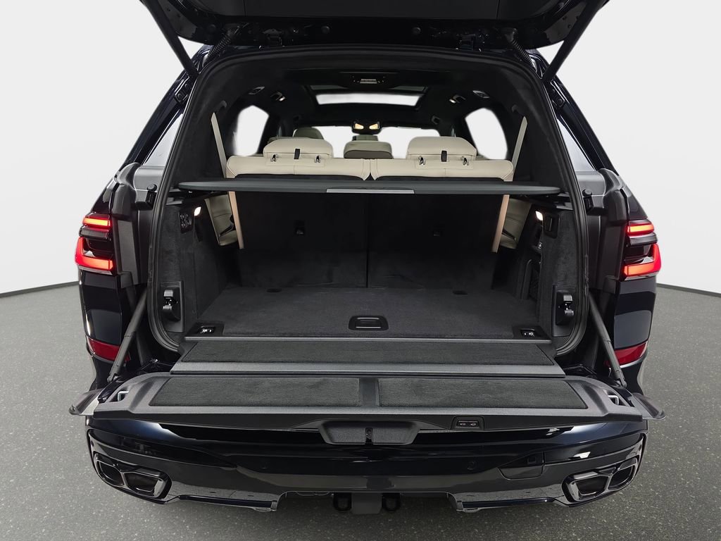 New 2026 BMW X7 M60i image 13