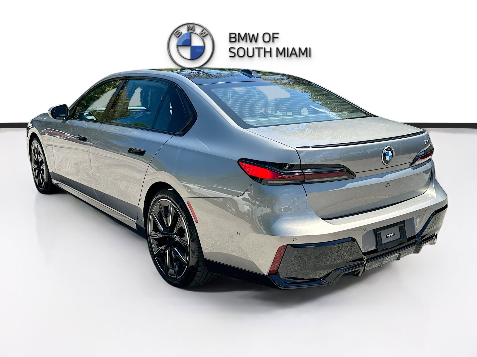 Certified 2023 BMW 740i image 5