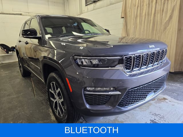 Used 2025 Jeep Grand Cherokee Limited w/ Trailer Tow Package AWD/4WD image 4