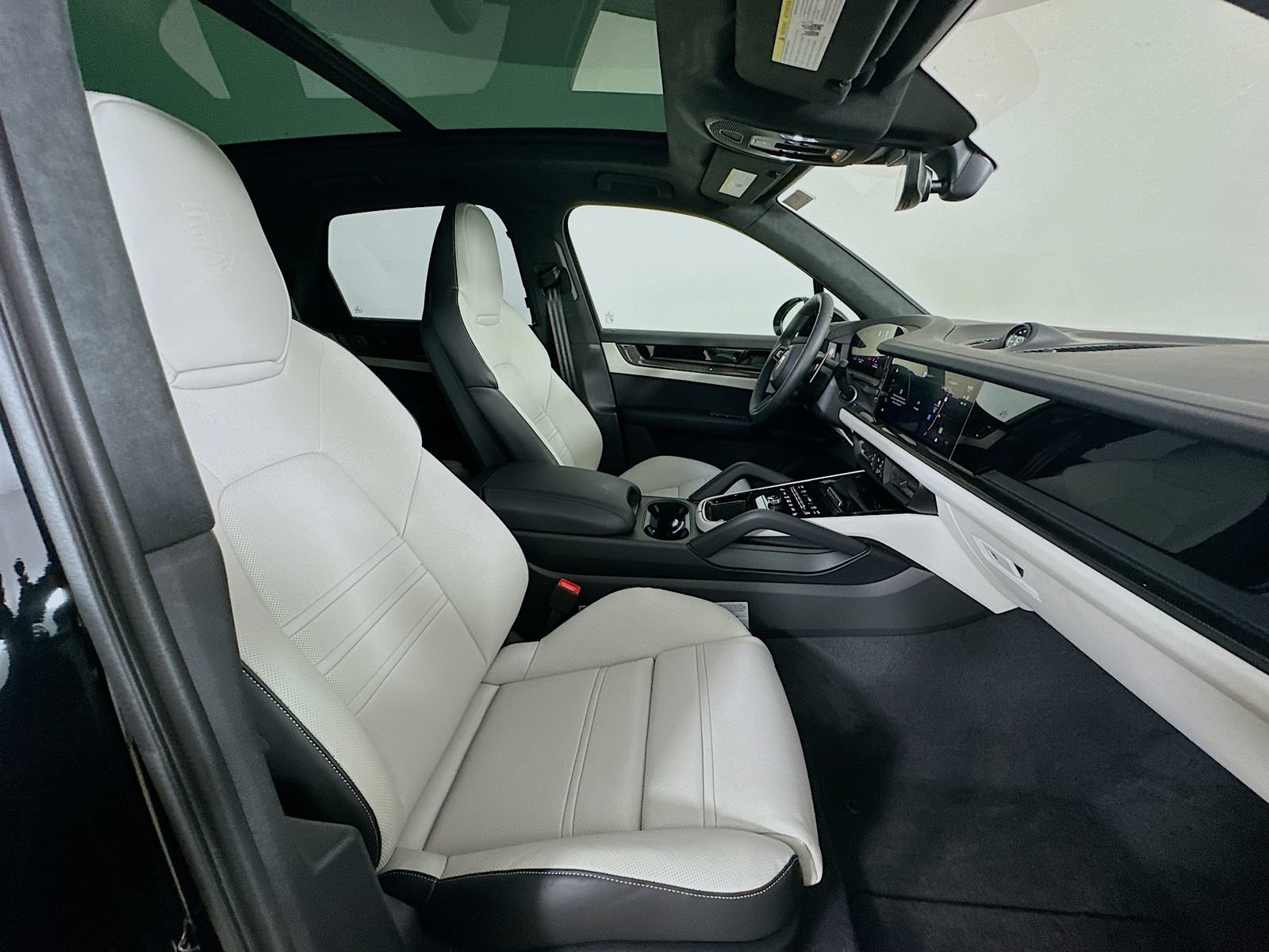 New 2026 Porsche Cayenne GTS AWD/4WD image 43
