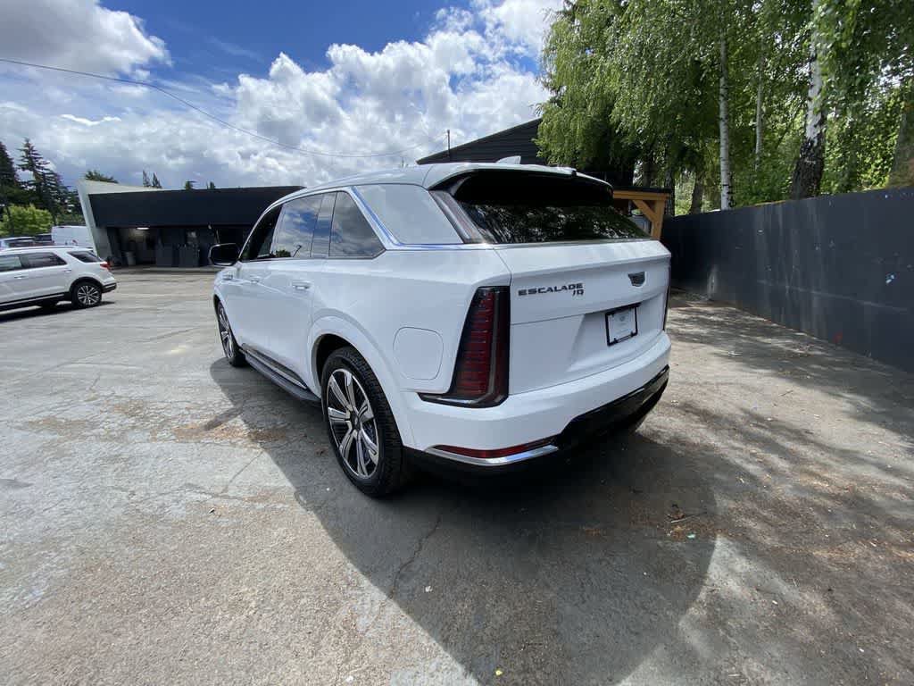 Certified 2025 Cadillac Escalade IQ Luxury 2 AWD/4WD image 4