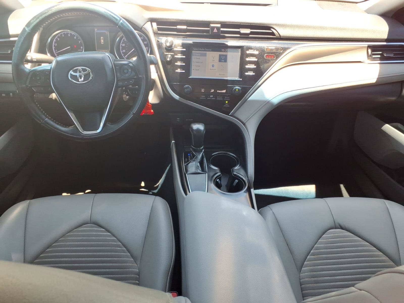 Used 2018 Toyota Camry SE FWD image 11