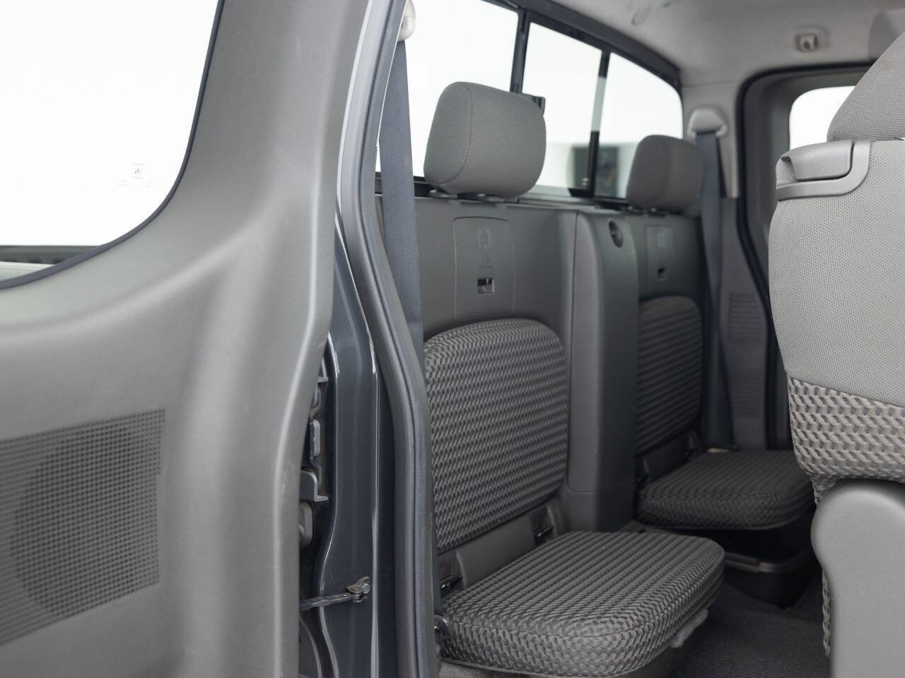 Used 2012 Nissan Frontier SV w/ SV Premium Utility Pkg image 30