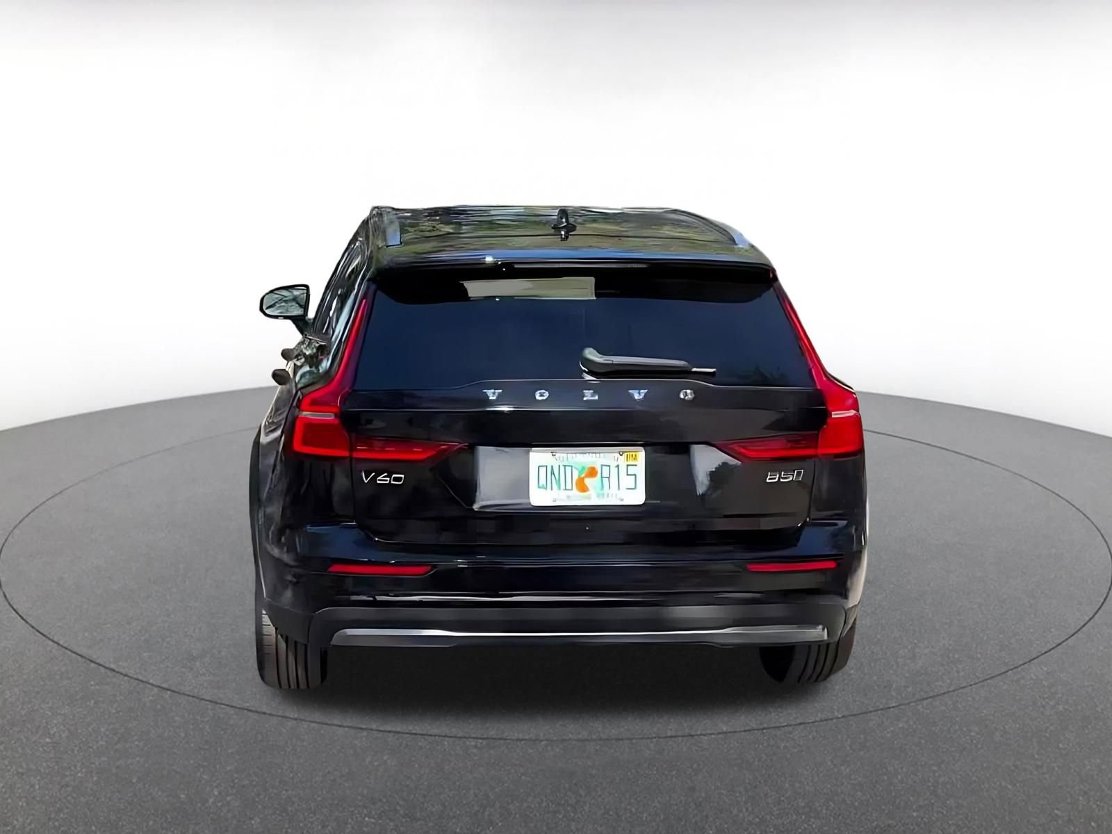 Used 2025 Volvo V60 B5 Cross Country Plus image 11