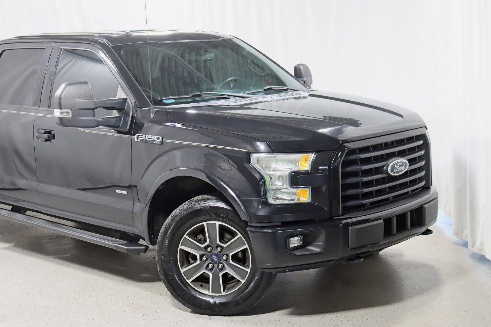 Used 2015 Ford F150 XLT w/ Equipment Group 302A Luxury AWD/4WD image 3