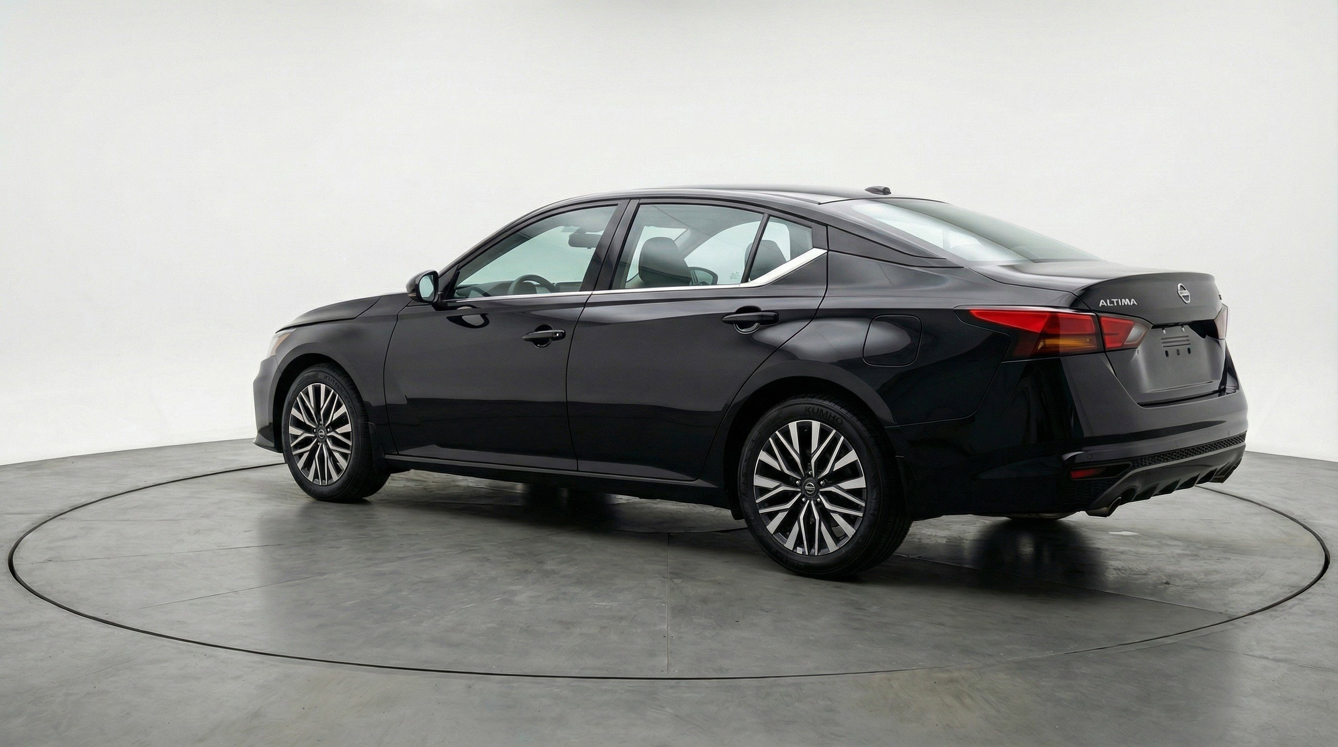 Used 2025 Nissan Altima 2.5 SV image 6