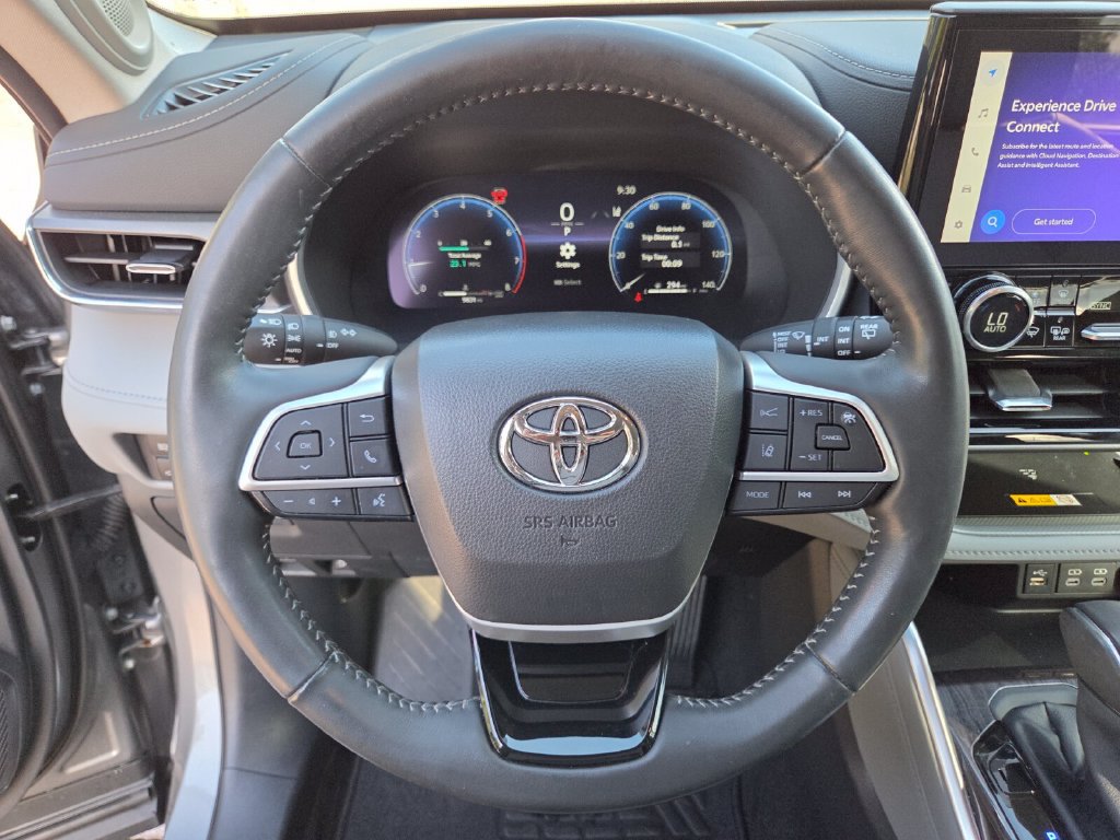 Used 2025 Toyota Highlander Limited AWD/4WD image 31