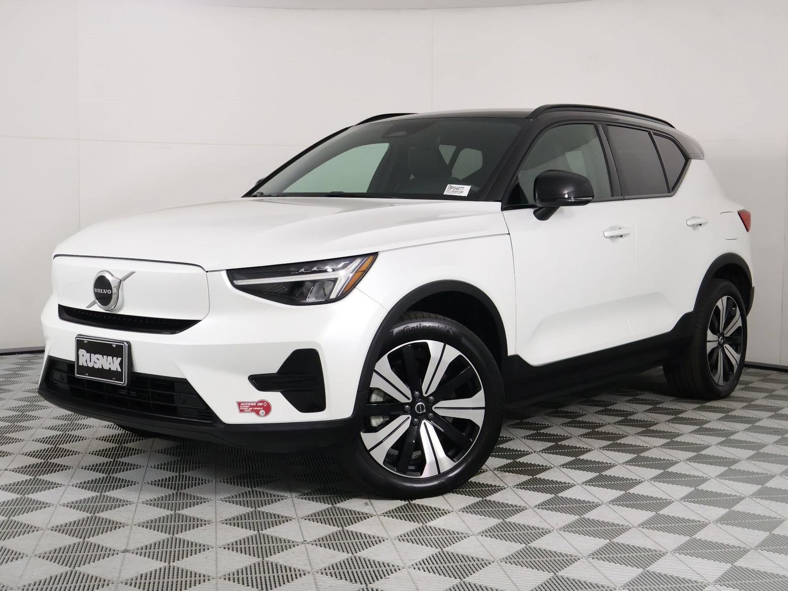 Used 2023 Volvo XC40 Recharge Core AWD/4WD image 3