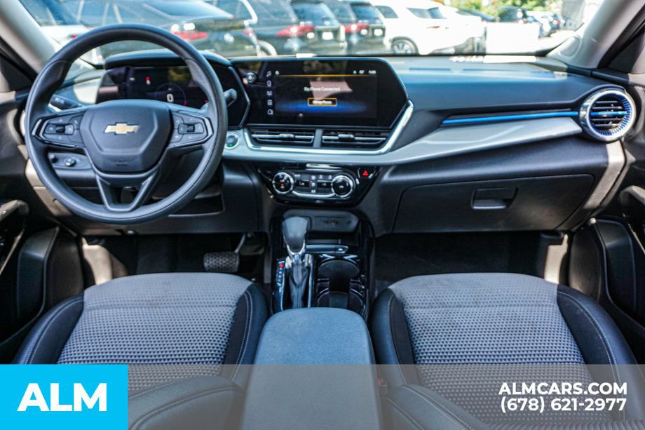 Used 2025 Chevrolet Trax LT FWD image 24