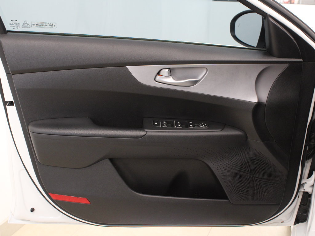 Used 2023 Kia Forte LXS w/ LXS Technology Package FWD image 13