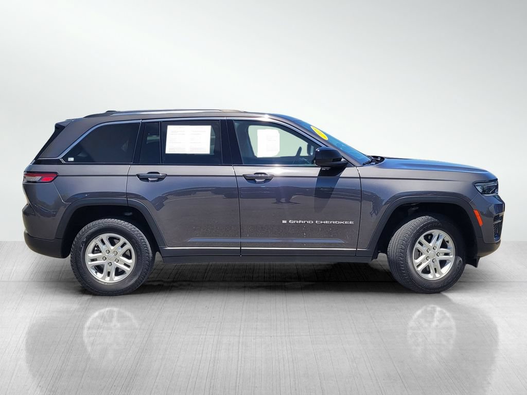 Used 2023 Jeep Grand Cherokee Laredo w/ Luxury Tech Group I AWD/4WD image 3
