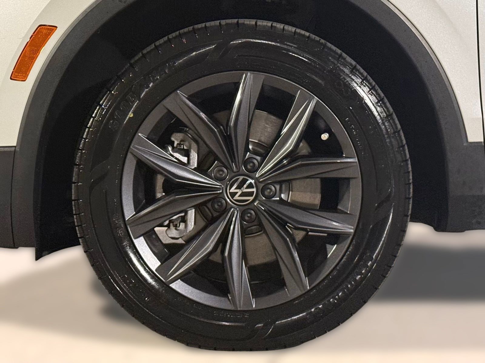 Used 2023 Volkswagen Tiguan SE image 11