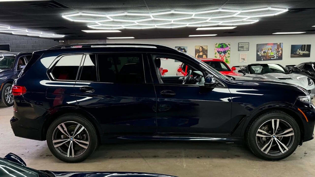 Used 2022 BMW X7 xDrive40i w/ M Sport Package AWD/4WD image 4
