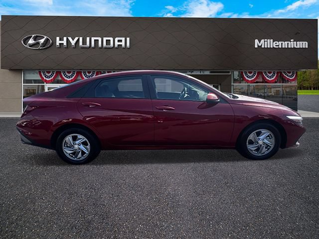 Certified 2026 Hyundai Elantra SE FWD image 4