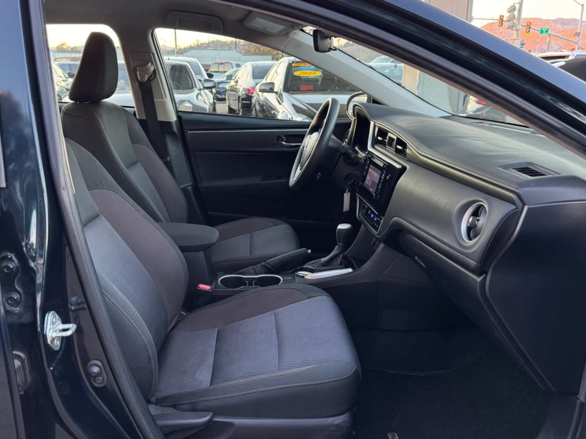 Used 2019 Toyota Corolla LE w/ Carpet Mat Package (TMS) FWD image 11