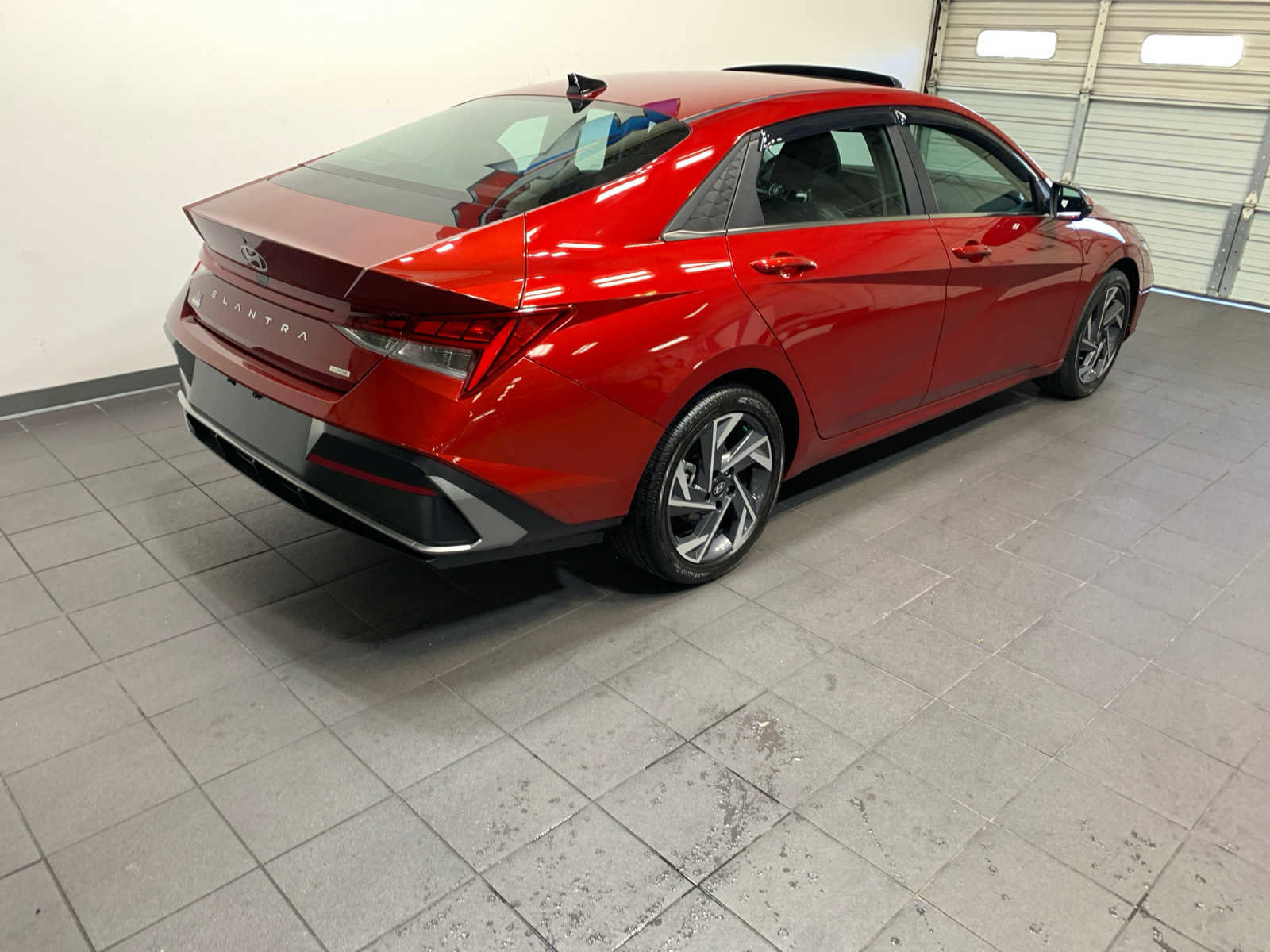 Used 2025 Hyundai Elantra Limited FWD image 3