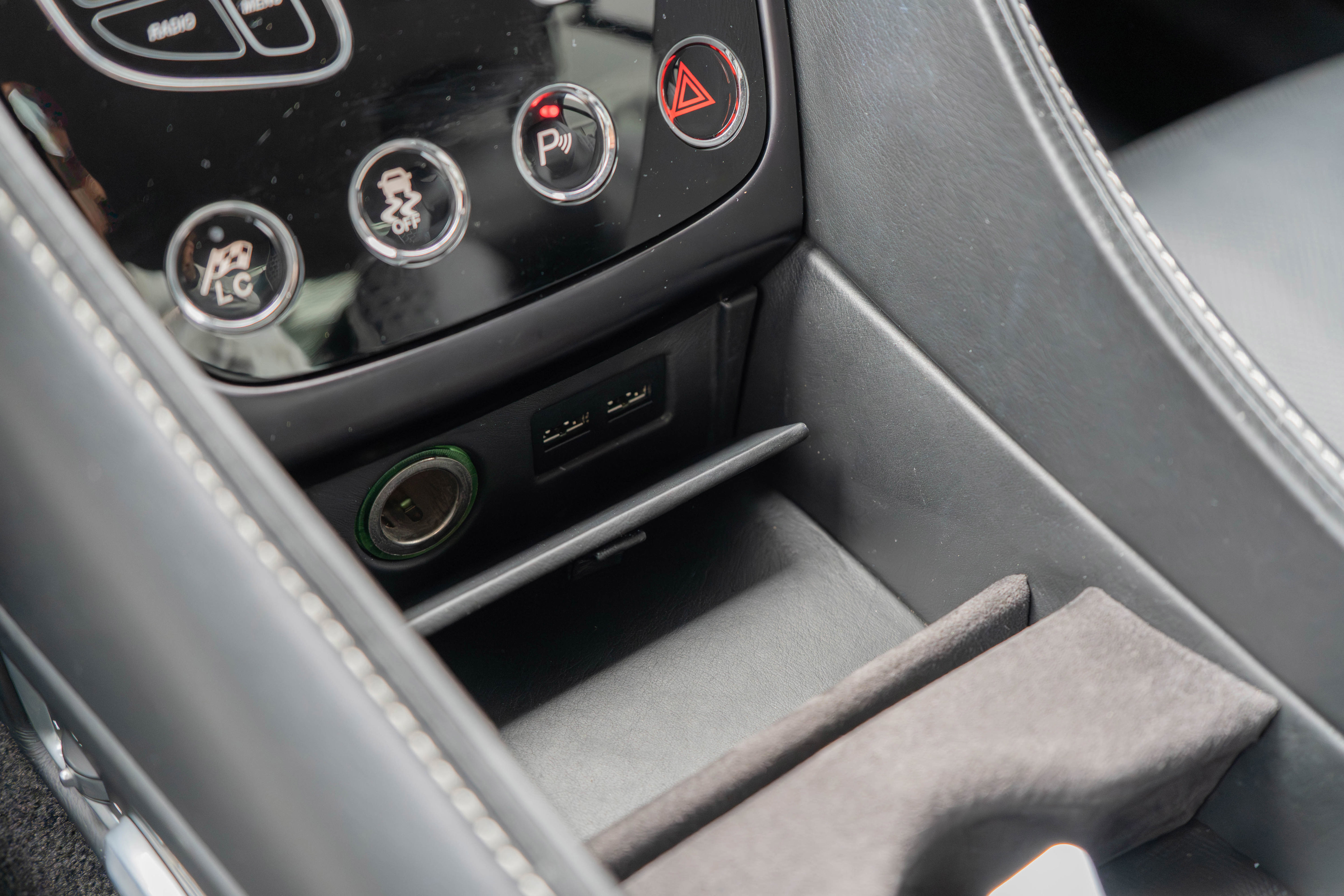 Used 2016 Aston Martin Vanquish Volante image 24