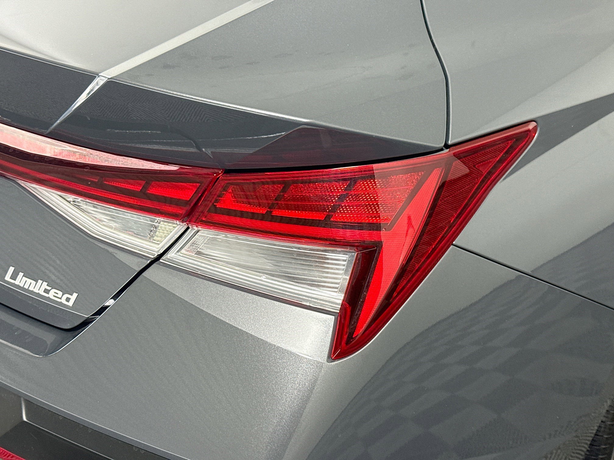 Used 2025 Hyundai Elantra Limited image 34