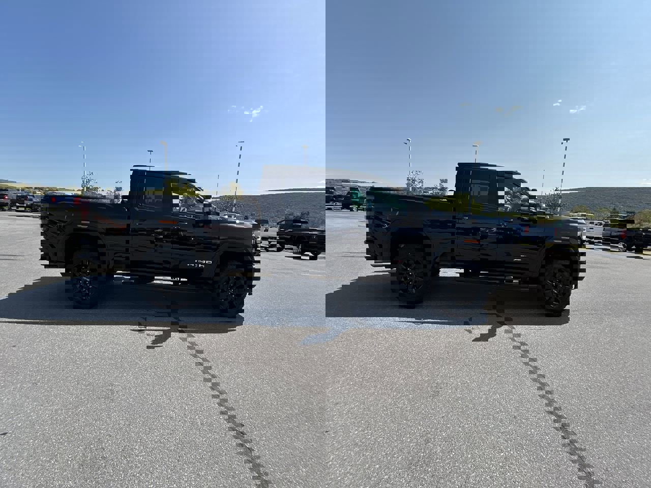 Used 2024 GMC Sierra 2500 AT4 w/ Technology Package image 8