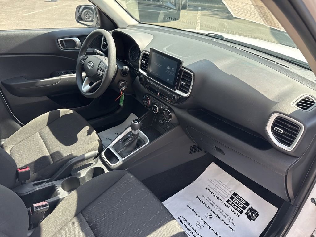 Used 2021 Hyundai Venue SE FWD image 34