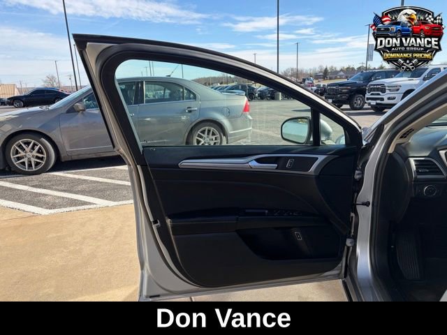 Used 2020 Ford Fusion SE image 9