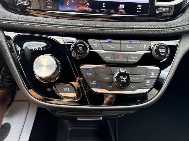 New 2027 Chrysler Pacifica Select AWD/4WD image 17