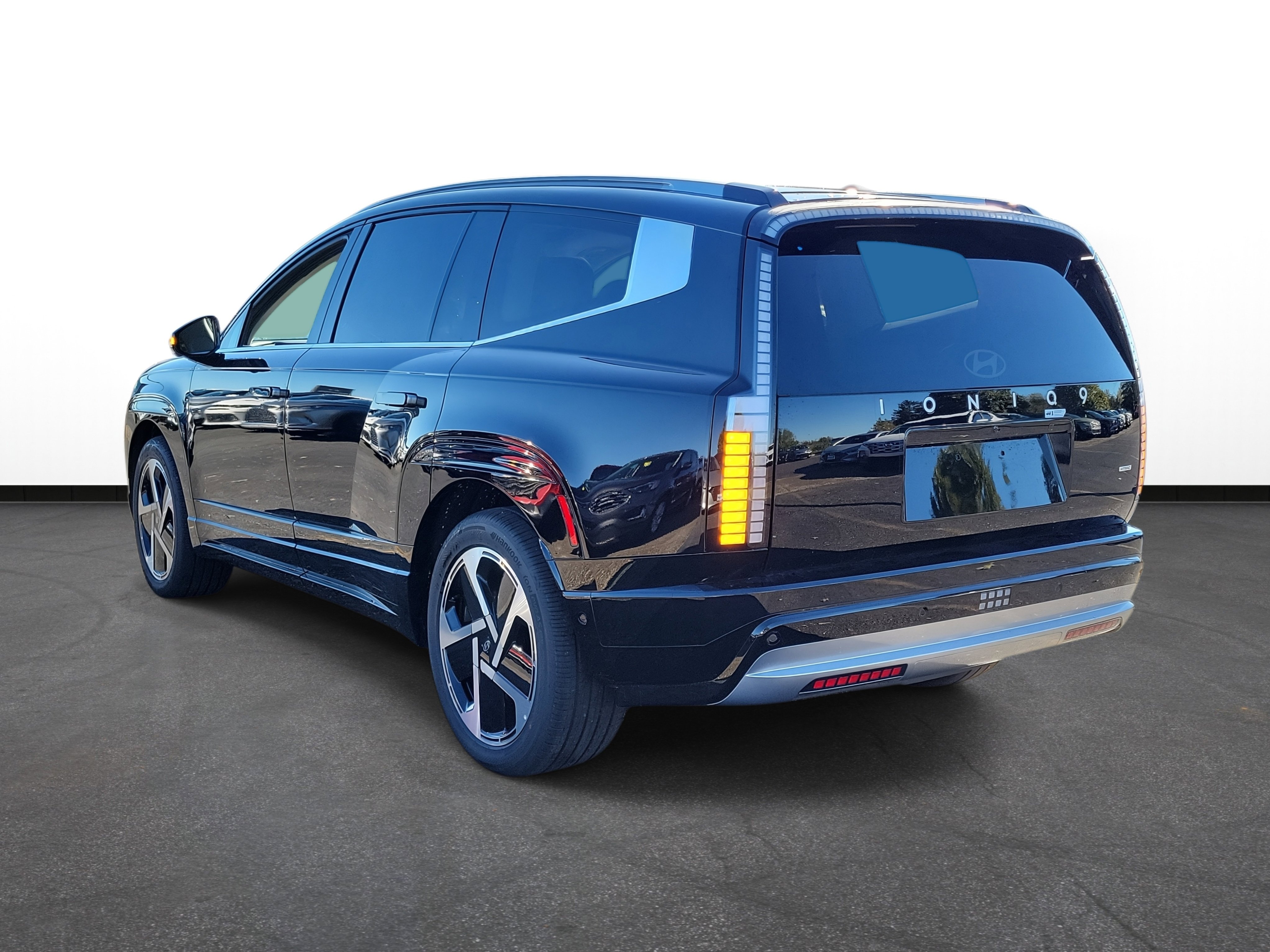 New 2026 Hyundai Ioniq 9 Limited image 3