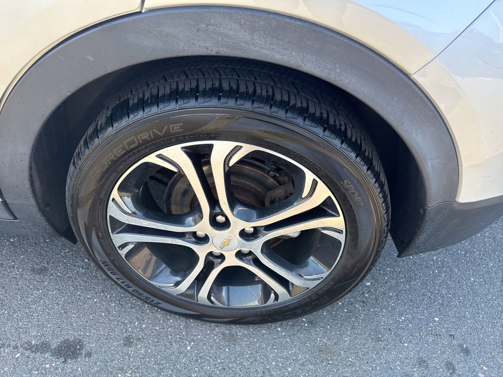 Used 2017 Chevrolet Bolt Premier w/ Driver Confidence II Package FWD image 10