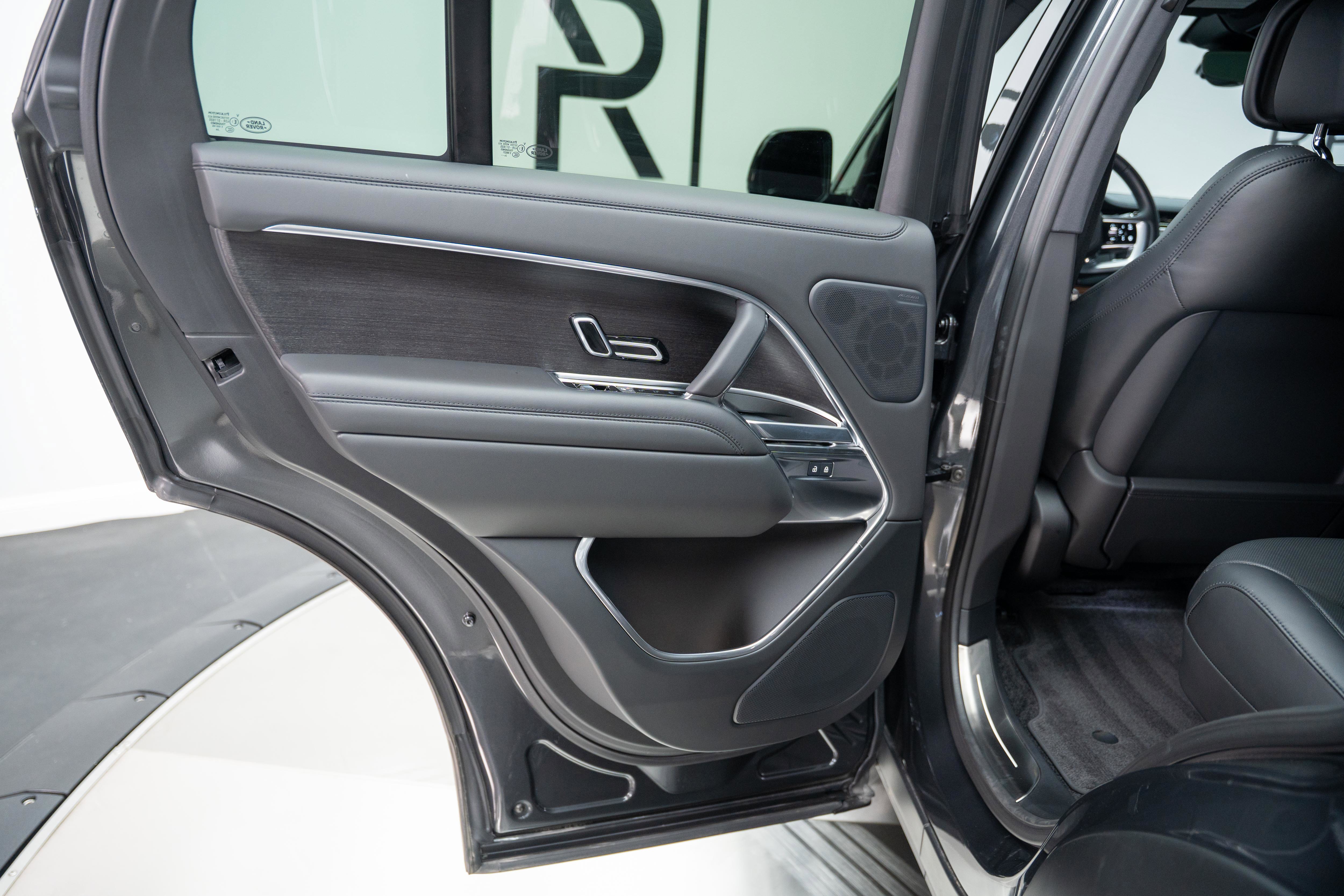 Used 2025 Land Rover Range Rover SE AWD/4WD image 27