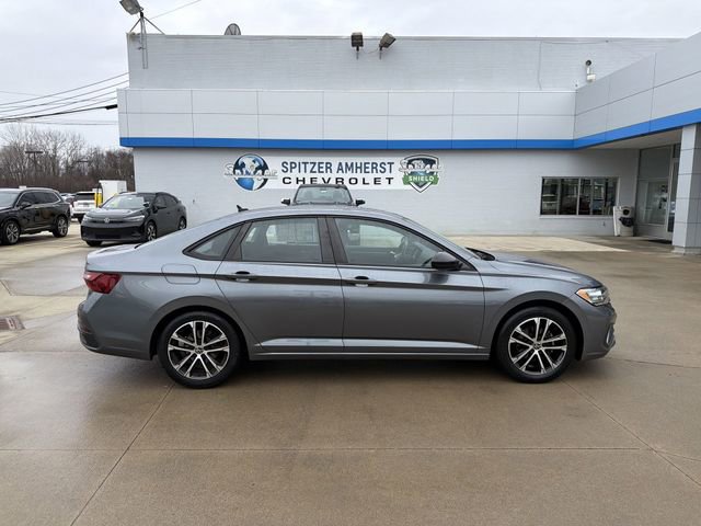 Used 2022 Volkswagen Jetta Sport image 11