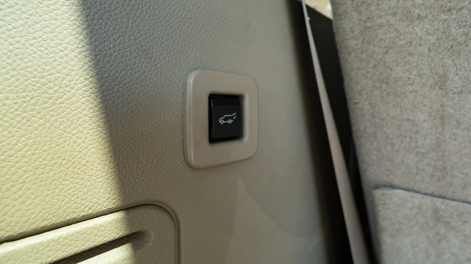 Used 2014 Ford Expedition Limited w/ Equipment Group 301A AWD/4WD image 23