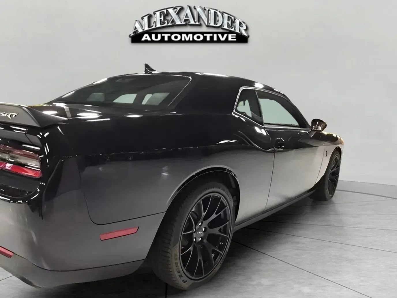 Used 2015 Dodge Challenger SRT Hellcat image 6