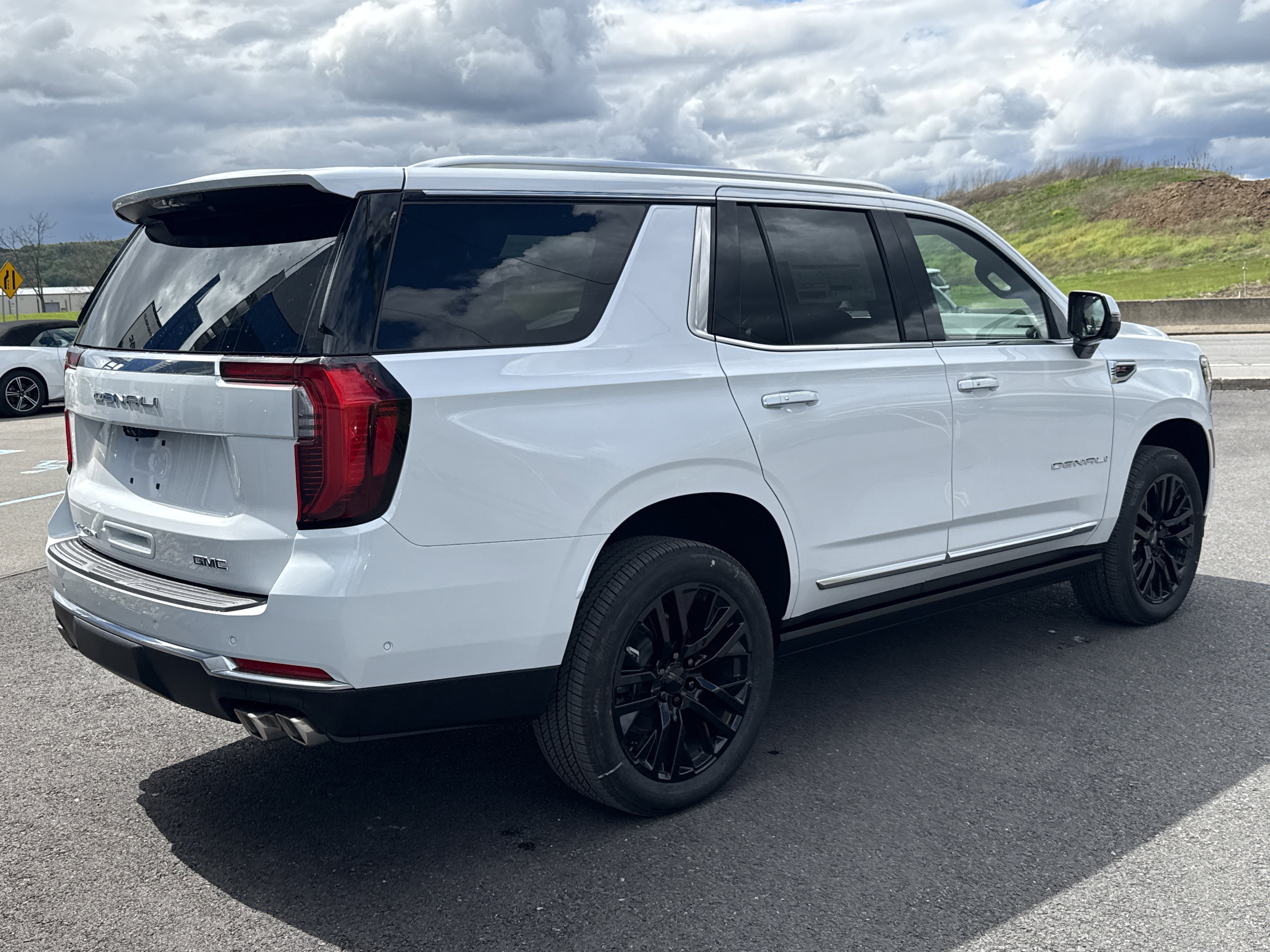 New 2026 GMC Yukon Denali w/ Denali Reserve Package AWD/4WD image 3